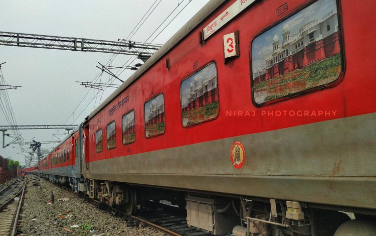 ब्रह्मपुत्र मेल पूर्वोत्तर सीमांत रेलवे में गुवाहाटी के कामाख्या स्टेशन तक बिजली से चलने वाली पहली यात्री ट्रेन बन गई है