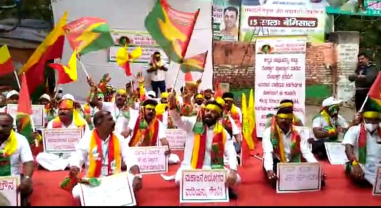 कर्नाटक में कन्नड़ ध्वज को जलाने और देशभक्तों की प्रतिमा का अपमान करने वालो के खिलाफ प्रदर्शन