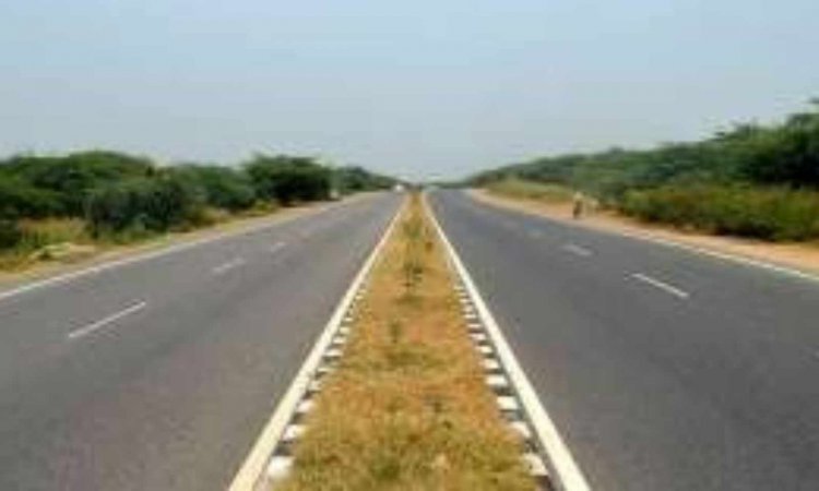 उत्तर प्रदेश और उत्तराखंड को जोड़ने वाले राष्ट्रीय राजमार्ग-734 के मुरादाबाद-ठाकुरवाड़ा-काशीपुर खंड के लिए 1841.92 करोड़ रुपये की लागत से सुधार एवं उन्नयन कार्य स्वीकृत
