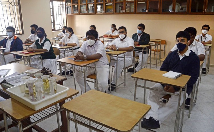 'दमघोंटू हवा' के बीच दिल्ली के सभी प्राइमरी स्कूल 5 नवंबर तक बंद