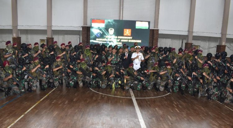 भारतीय सेना के विशेष बलों ने इंडोनेशिया के विशेष बलों के साथ सांगा बुआना प्रशिक्षण क्षेत्र करावांग, इंडोनेशिया में संयुक्त प्रशिक्षण अभ्यास गरुड़ शक्ति शुरू किया